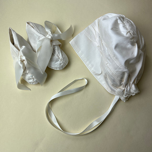 DE4218 Delicate Elegance Christening Gown Accessories