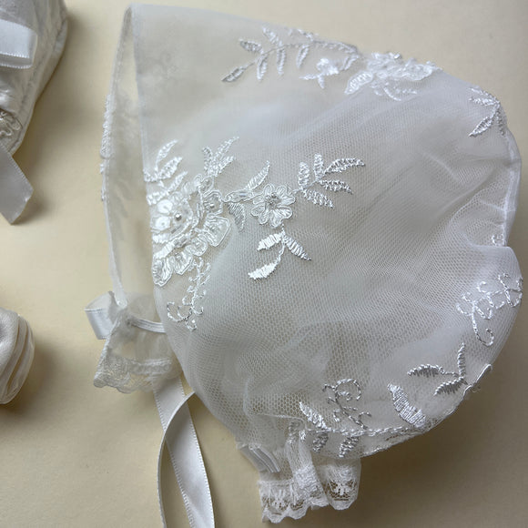 DE4252_01 Delicate Elegance Christening Gown Bonnet