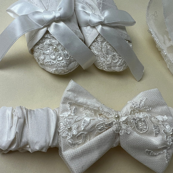 DE4252_01 Delicate Elegance Christening Gown Shoes and Hairband