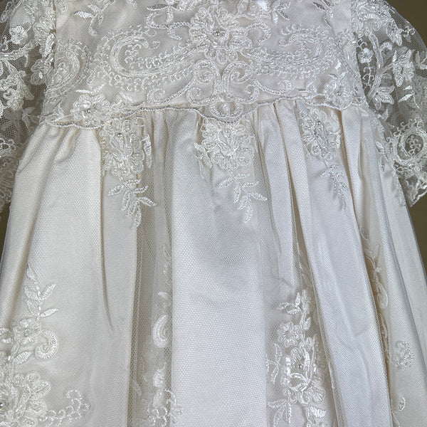 DE4252_01 Delicate Elegance Christening Gown Top Detail