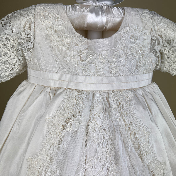 DE4295_02 Delicate Elegance Christening Dress Top Detail